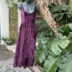 sacred threads, crushed velvet tie back mid/axis